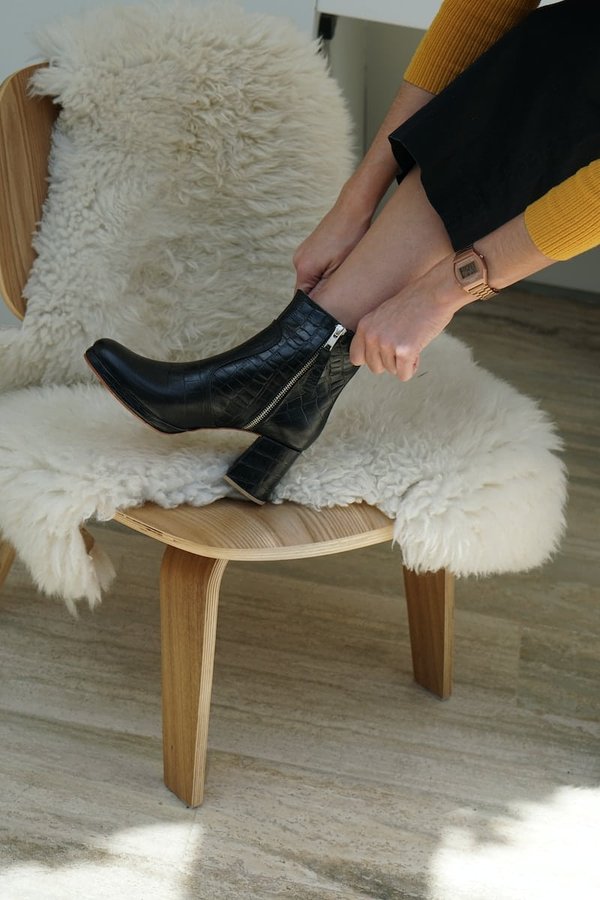 Les dernières tendances en cuir avec les bottes automne-hiver