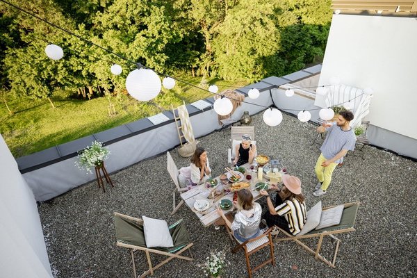 Comment s'habiller pour un événement en plein air en été ?